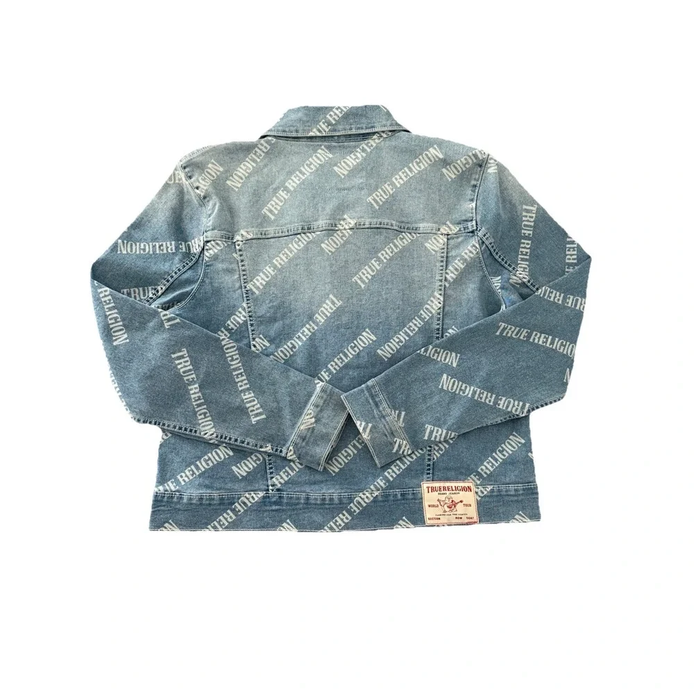 NWT True Religion‎ Women Light Wash Blue Allover Logo Trucker Jacket Sz Large